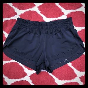 Lululemon Swell Chaser Shorts - Size 4